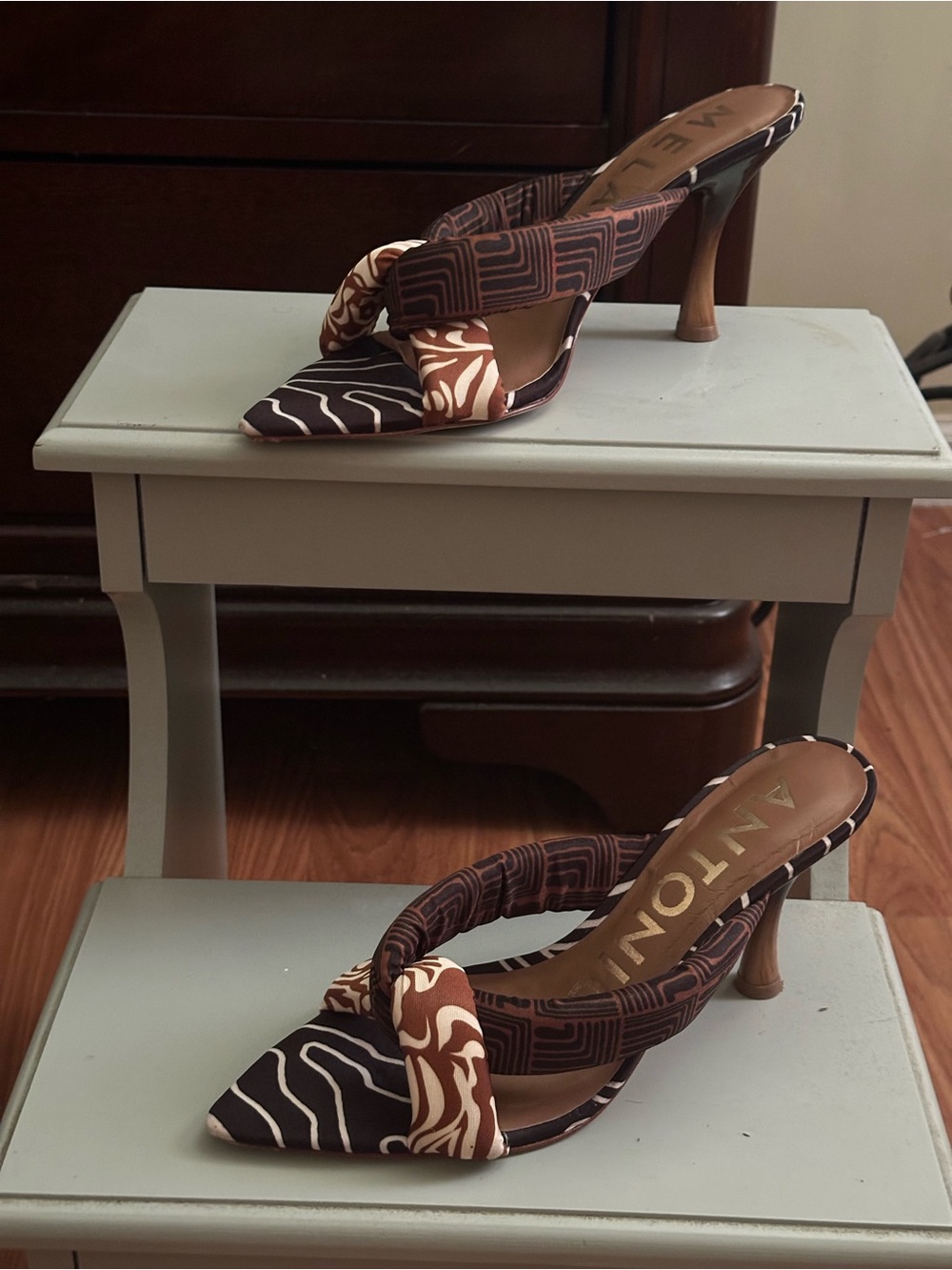 Antonio Melani Prisella Abstract Print Twisted Knot Slides